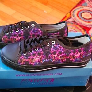 Custom made Purple & Black Skull Lowtop Sneakers 6 (Converse Chuck Taylor style)